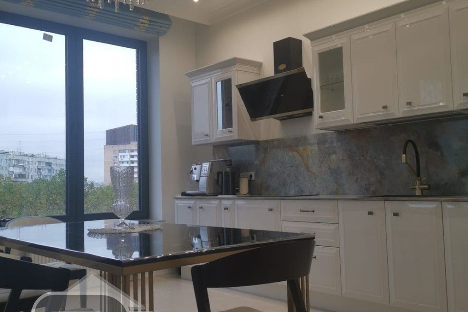 Продаётся 3-комнатная квартира, 110 м²