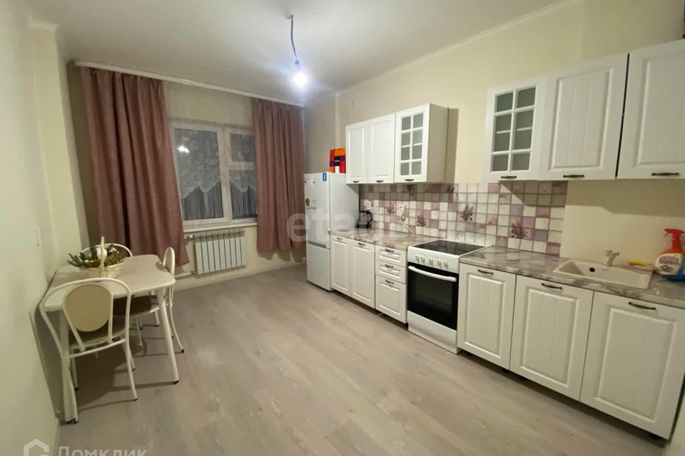 Продаётся 1-комнатная квартира, 42 м²