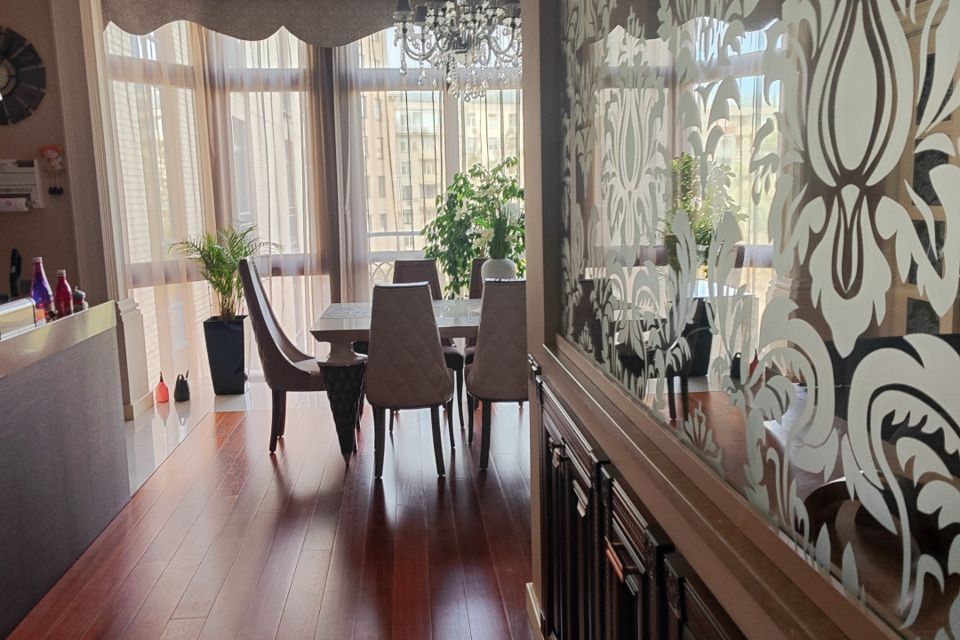 Продаётся 3-комнатная квартира, 133 м²