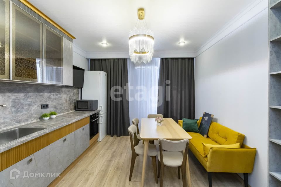 Сдаётся 2-комнатная квартира, 65 м²