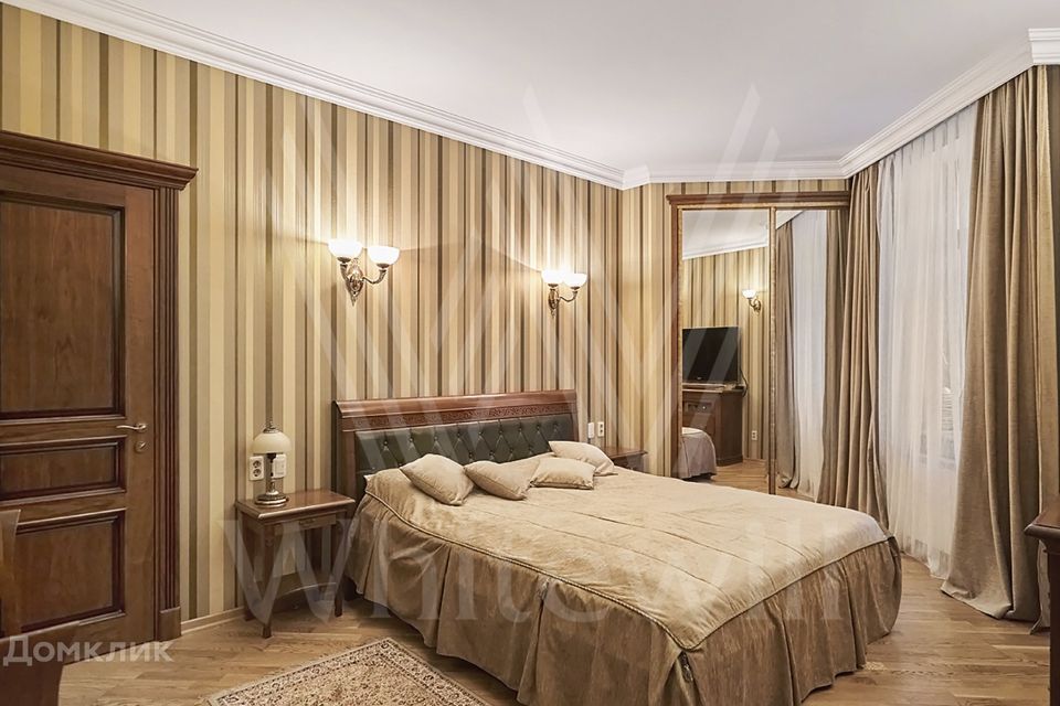 Продаётся 4-комнатная квартира, 162.2 м²