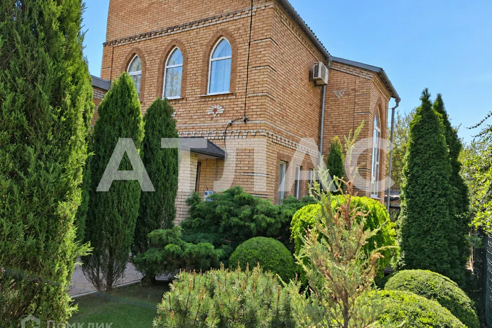Продаётся 3-этажный дом, 260 м²