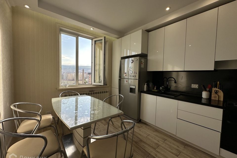 Продаётся 3-комнатная квартира, 150 м²