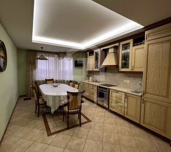 Продаётся 4-комнатная квартира, 149.4 м²