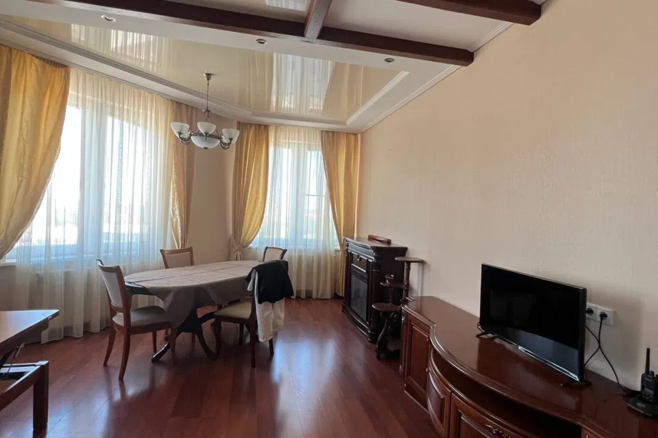 Продаётся 4-комнатная квартира, 125 м²