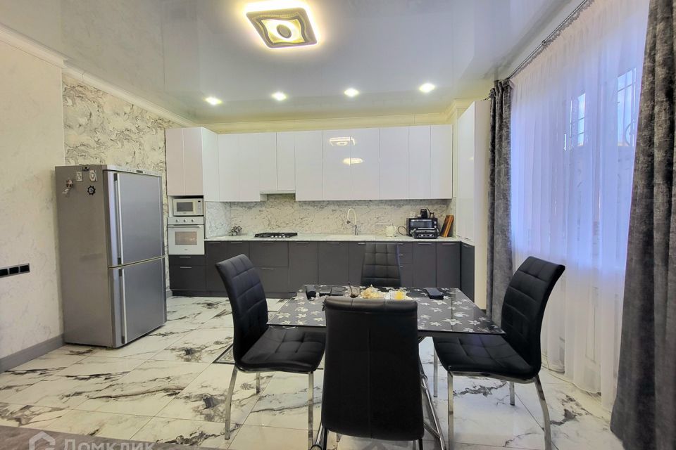 Продаётся 1-комнатная квартира, 61.2 м²