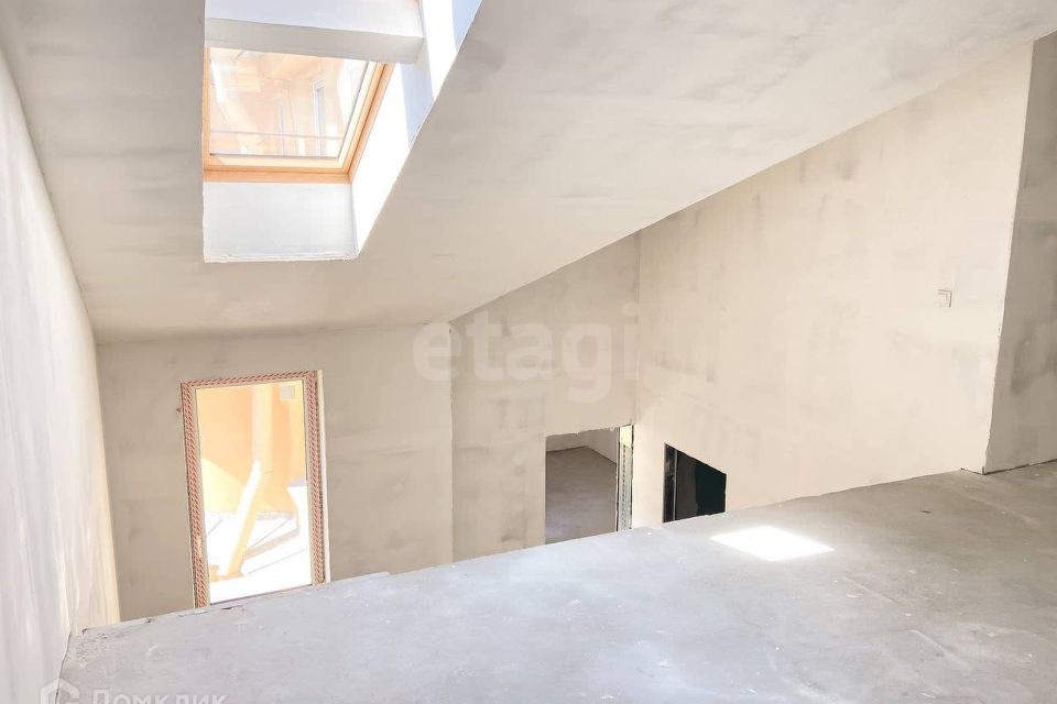 Продаётся 4-комнатная квартира, 157.3 м²