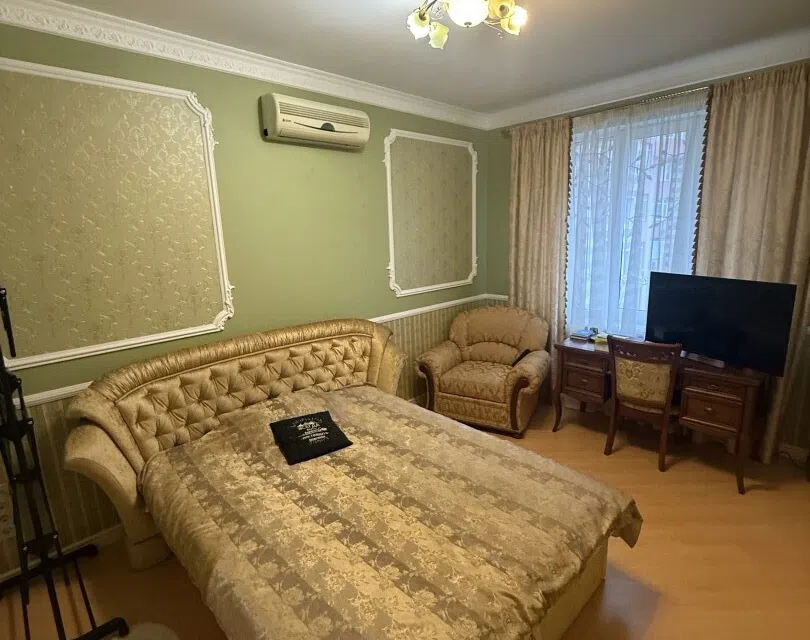 Продаётся 3-комнатная квартира, 106 м²