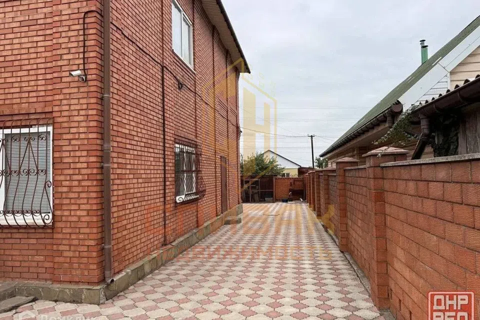 Продаётся 3-этажный дом, 212 м²