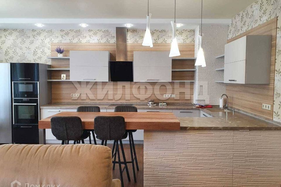 Сдаётся 3-комнатная квартира, 114 м²