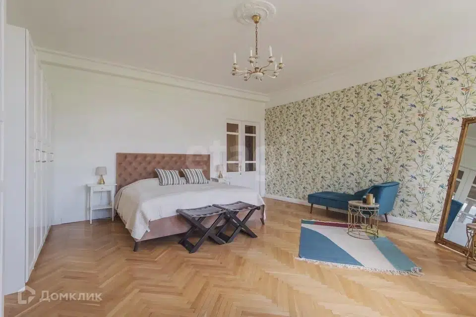Продаётся 4-комнатная квартира, 129 м²