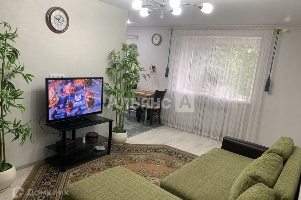 Продаётся 3-комнатная квартира, 42.4 м²