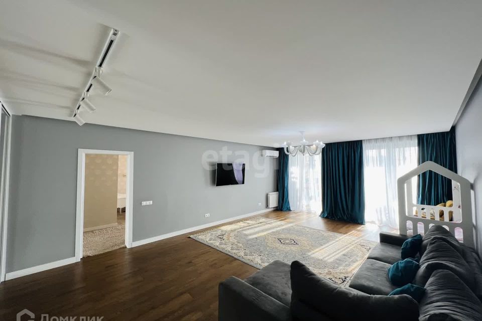 Продаётся 2-комнатная квартира, 100.8 м²
