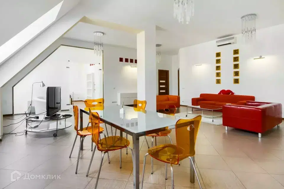 Продаётся 5-комнатная квартира, 223 м²
