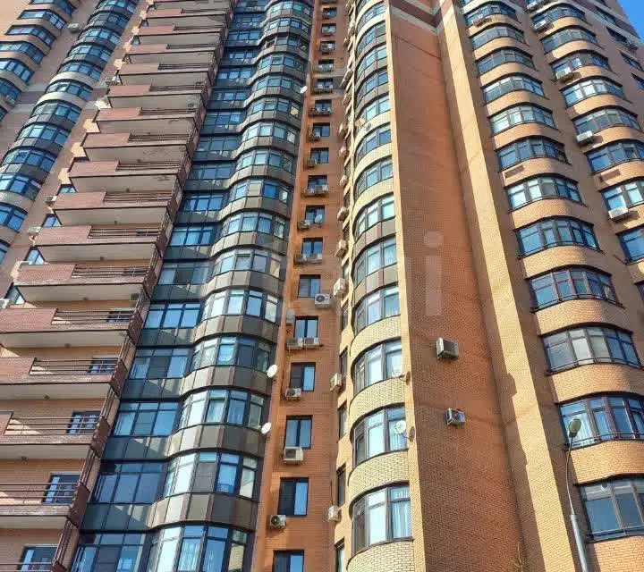 Продаётся 2-комнатная квартира, 100 м²