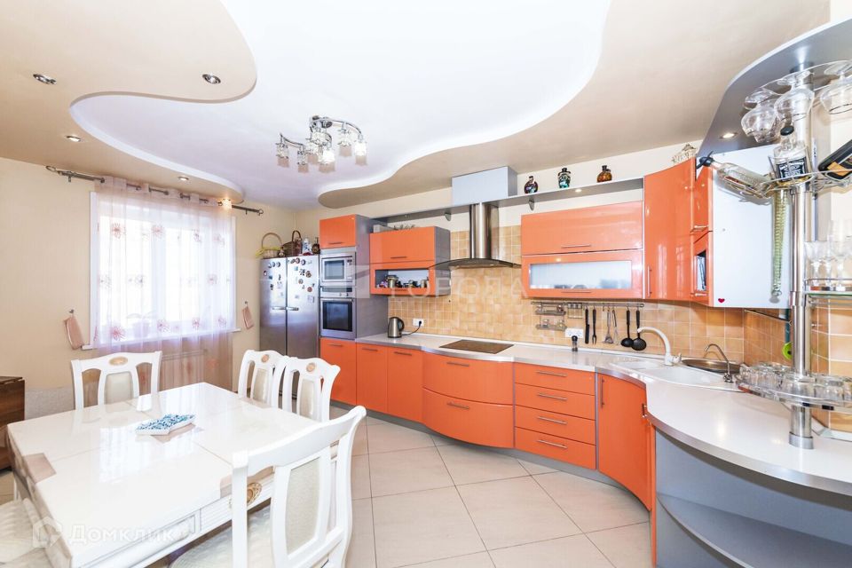 Сдаётся 4-комнатная квартира, 130 м²