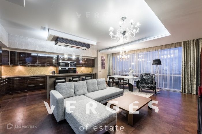 Продаётся 5-комнатная квартира, 230 м²