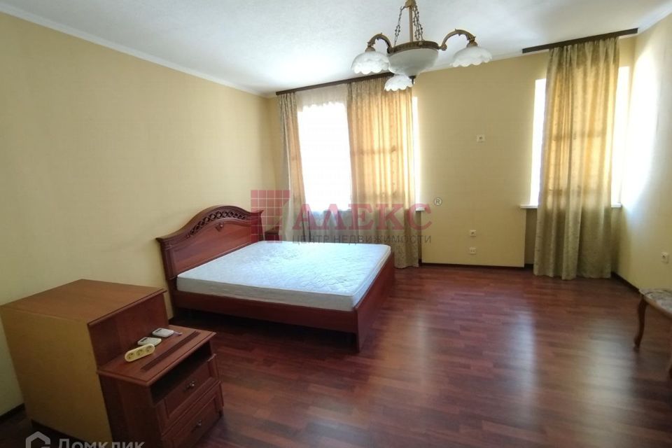 Сдаётся 2-комнатная квартира, 90 м²