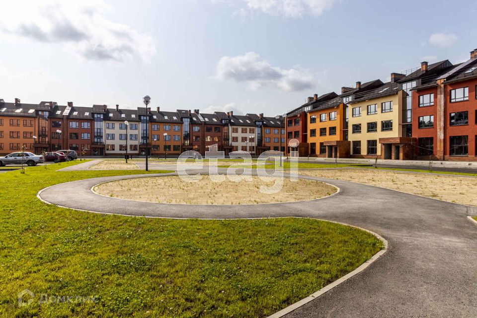 Продаётся 2-комнатная квартира, 100.2 м²