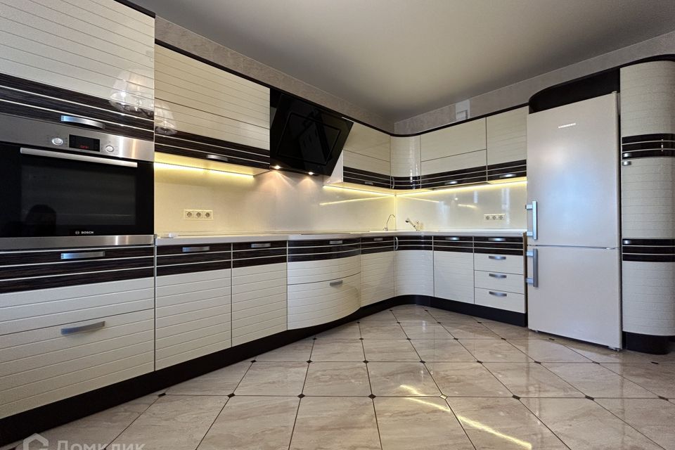 Продаётся 3-комнатная квартира, 125.6 м²