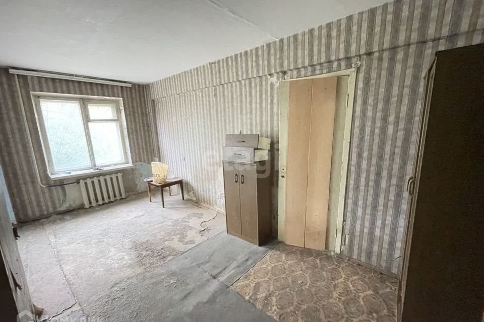 Продаётся 4-комнатная квартира, 58.4 м²