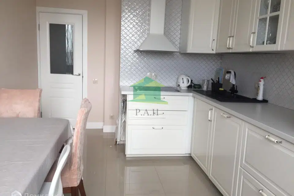 Продаётся 3-комнатная квартира, 76 м²