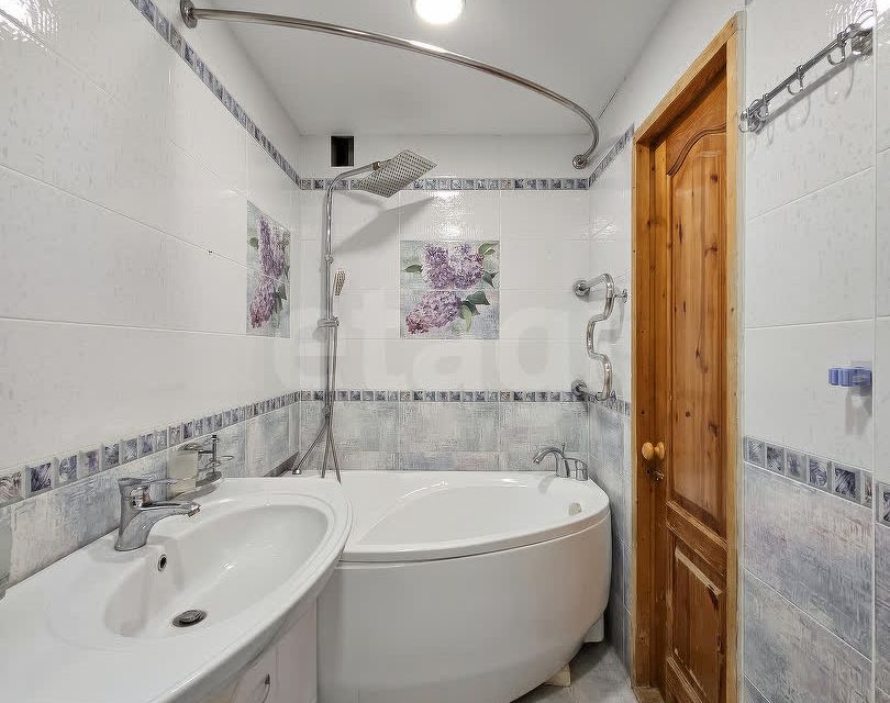 Продаётся 4-комнатная квартира, 75.5 м²