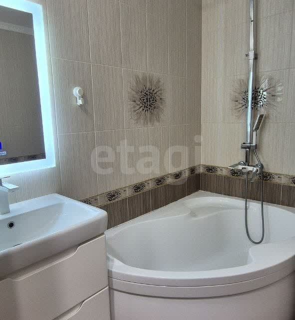 Продаётся 2-комнатная квартира, 55.8 м²