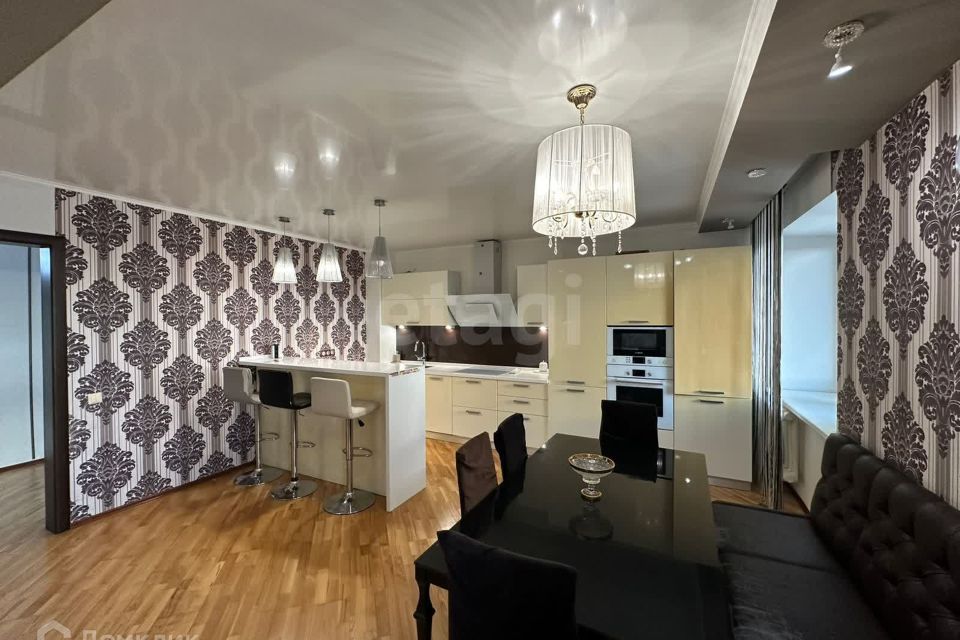 Сдаётся 2-комнатная квартира, 98 м²