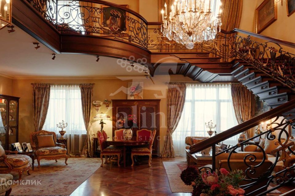 Продаётся 4-комнатная квартира, 247.4 м²