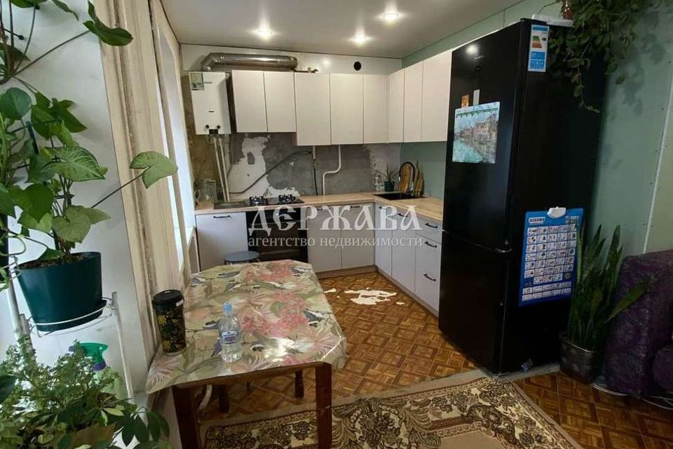 Продаётся 3-комнатная квартира, 54.5 м²