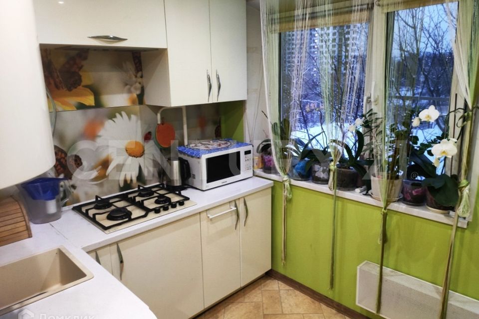 Продаётся 4-комнатная квартира, 64.4 м²