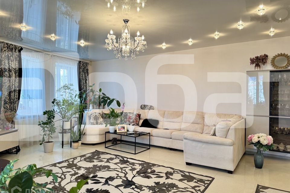 Продаётся 3-комнатная квартира, 117 м²
