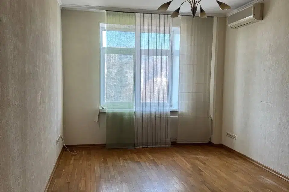 Продаётся 3-комнатная квартира, 108 м²