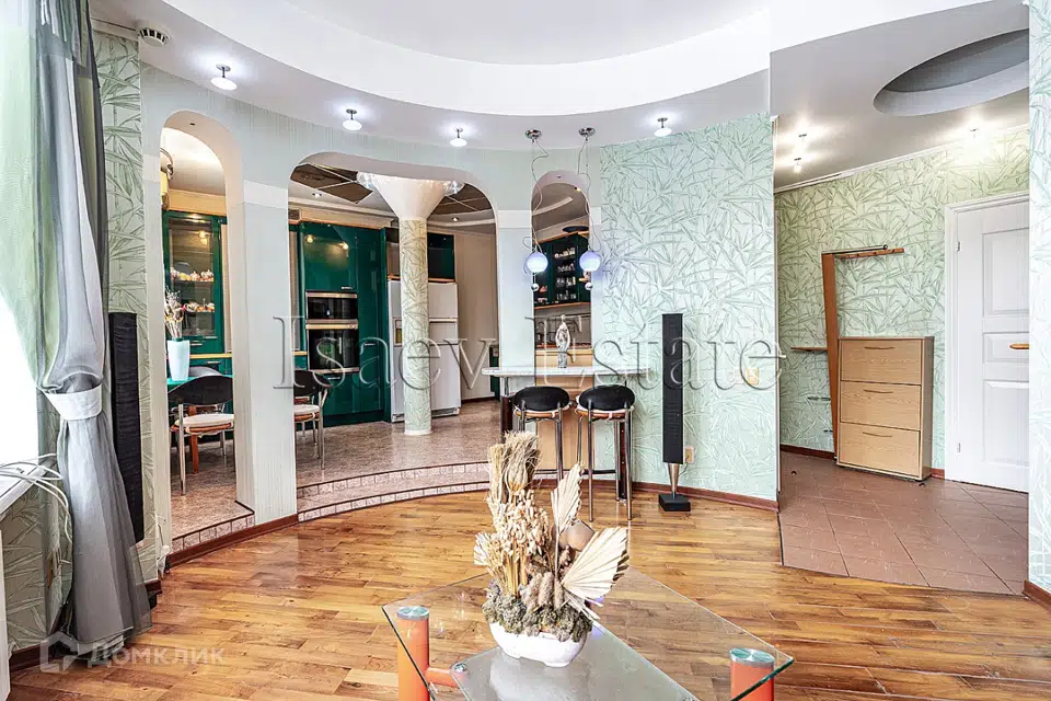 Продаётся 4-комнатная квартира, 115.3 м²