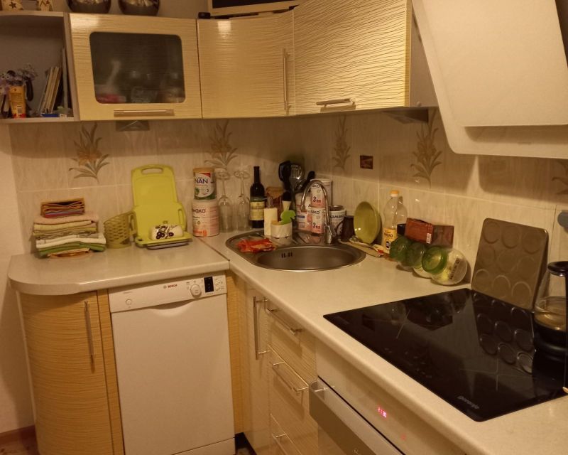 Продаётся 3-комнатная квартира, 61.8 м²