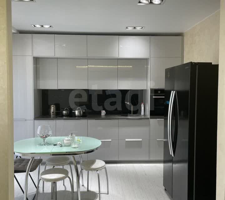 Продаётся 2-комнатная квартира, 63.4 м²