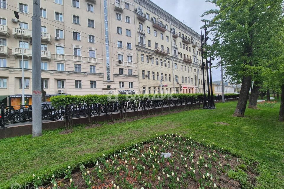 Продаётся 8-комнатная квартира, 211 м²