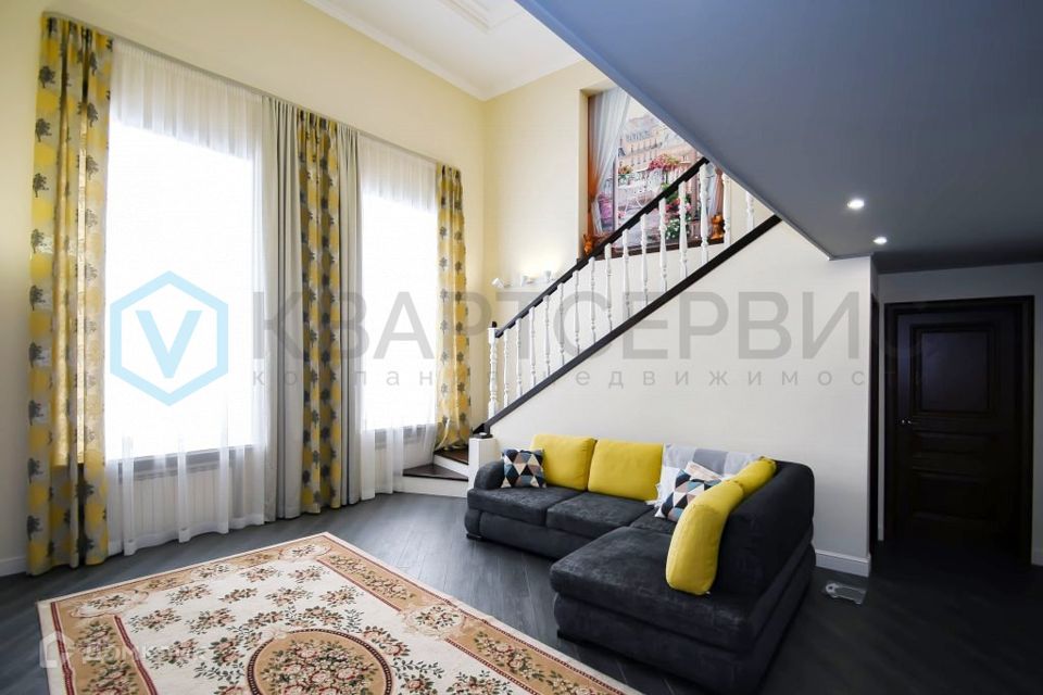 Продаётся 5-комнатная квартира, 225.7 м²