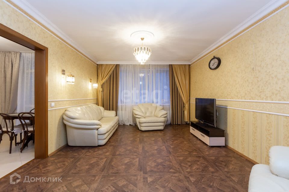 Продаётся 4-комнатная квартира, 122.5 м²