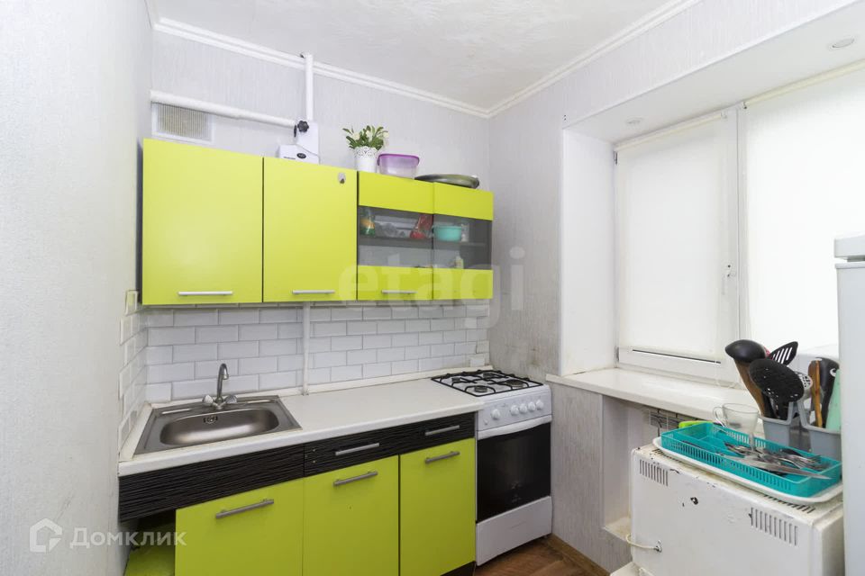 Продаётся 4-комнатная квартира, 60.9 м²