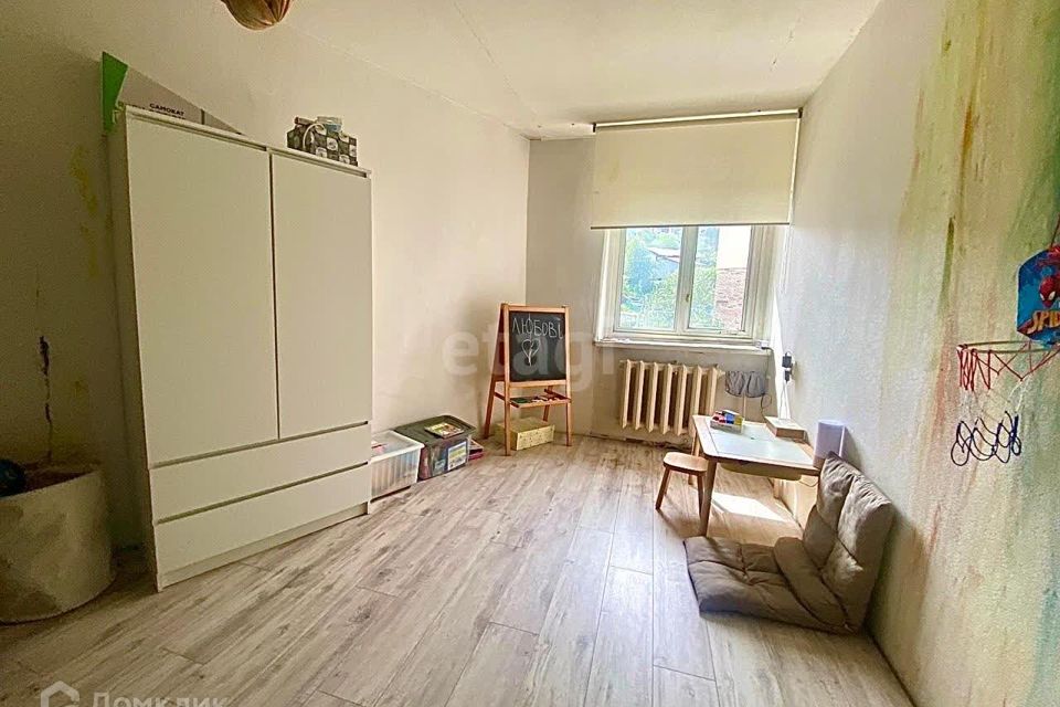 Продаётся 4-комнатная квартира, 76 м²