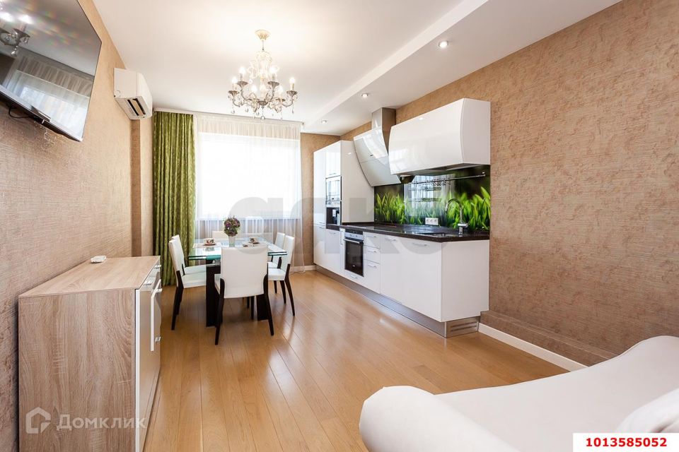 Продаётся 3-комнатная квартира, 121 м²