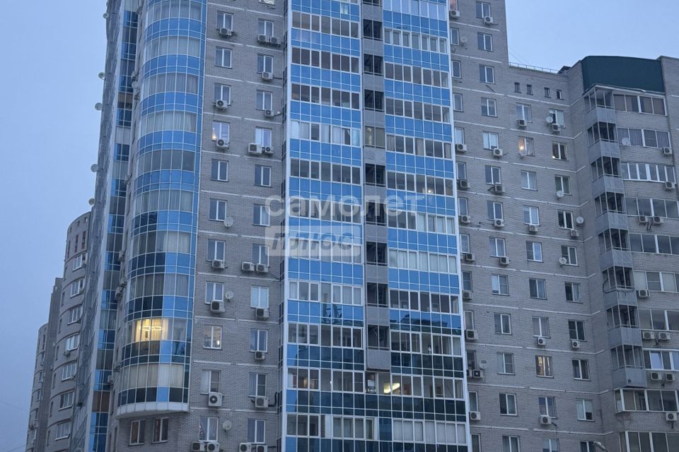 Продаётся 4-комнатная квартира, 140 м²