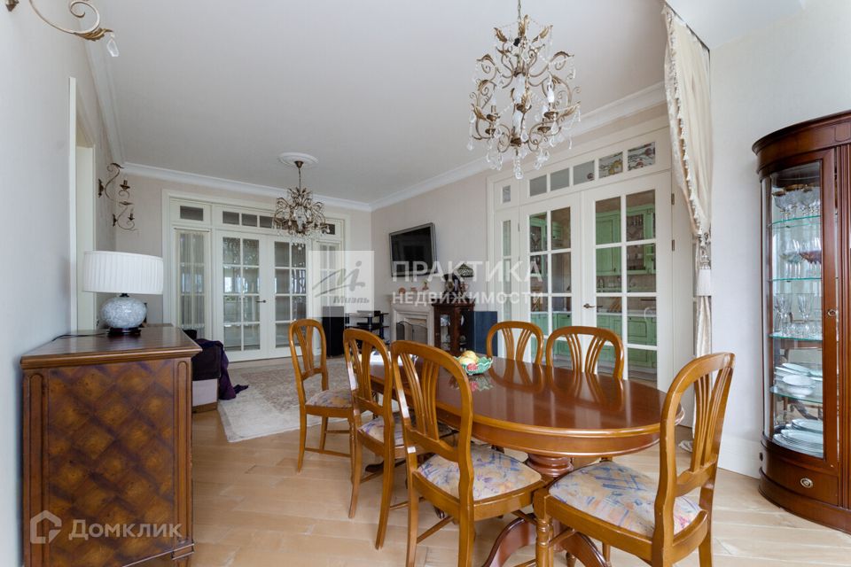 Продаётся 4-комнатная квартира, 136.8 м²