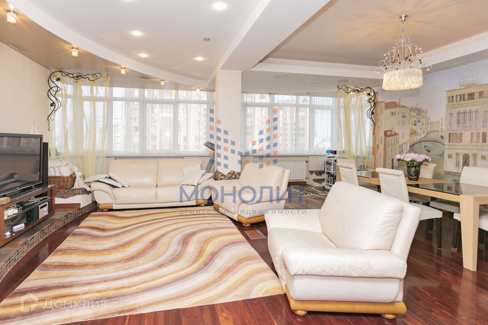 Продаётся 7-комнатная квартира, 300 м²