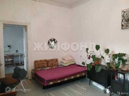 Продаётся 2 комнаты в 7-комн. квартире, 109 м²