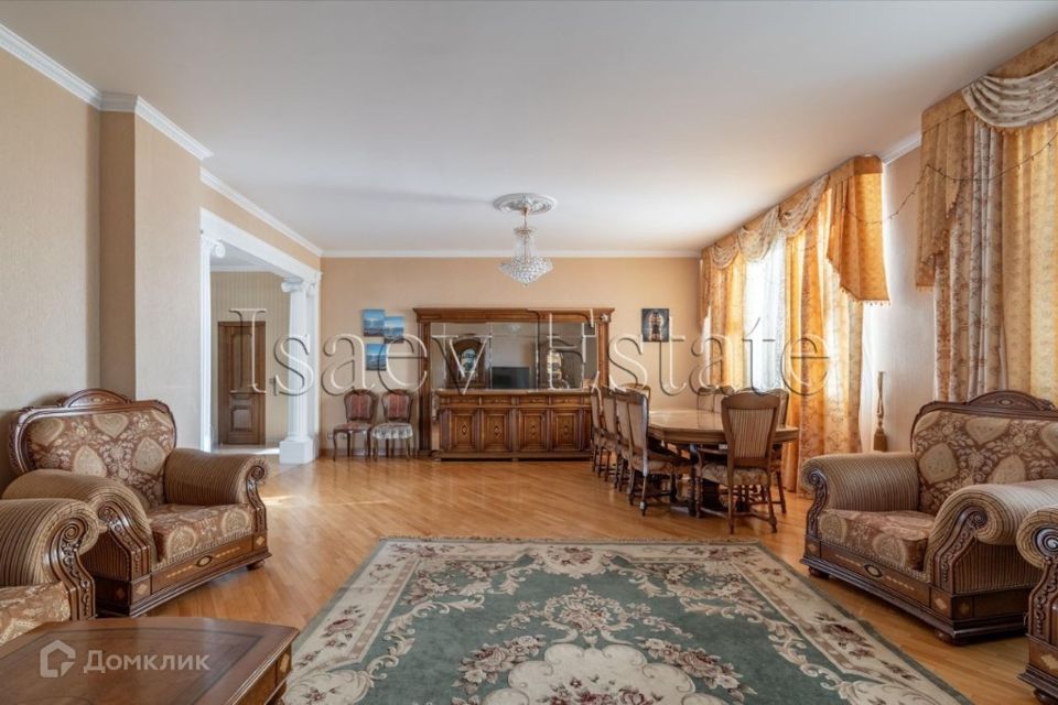 Продаётся 4-комнатная квартира, 185 м²
