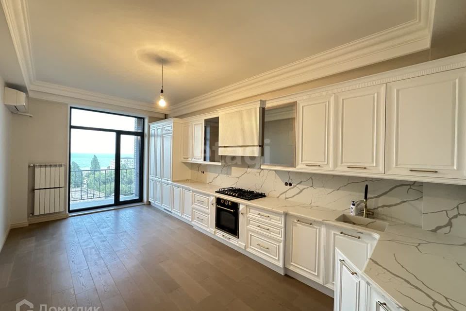 Продаётся 3-комнатная квартира, 157 м²