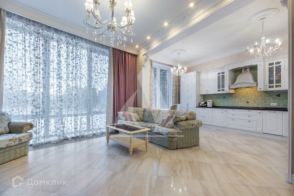 Продаётся 4-комнатная квартира, 132.5 м²